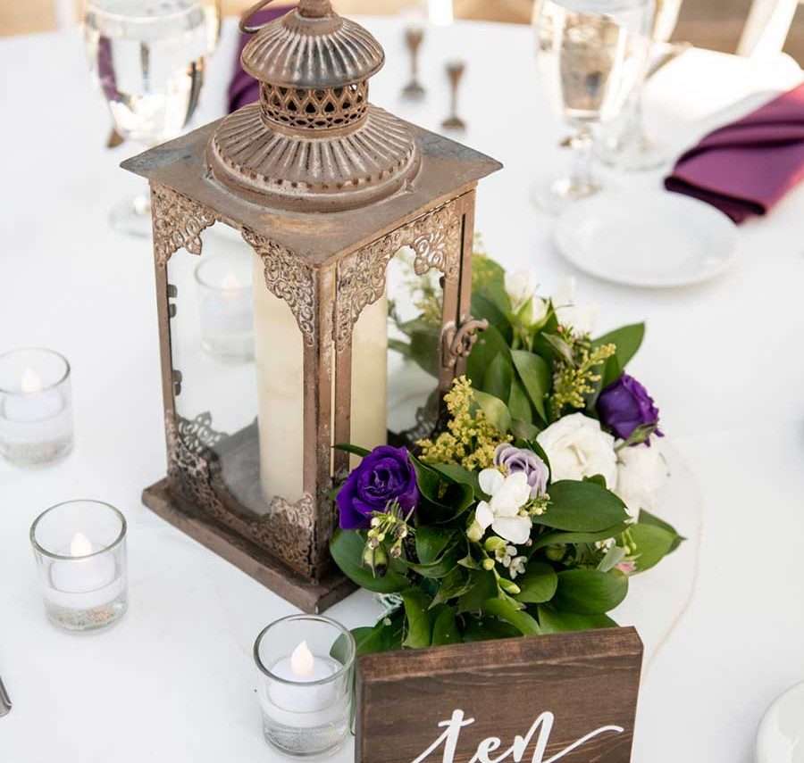 Lake Oak Meadows Wedding Table with Lamp